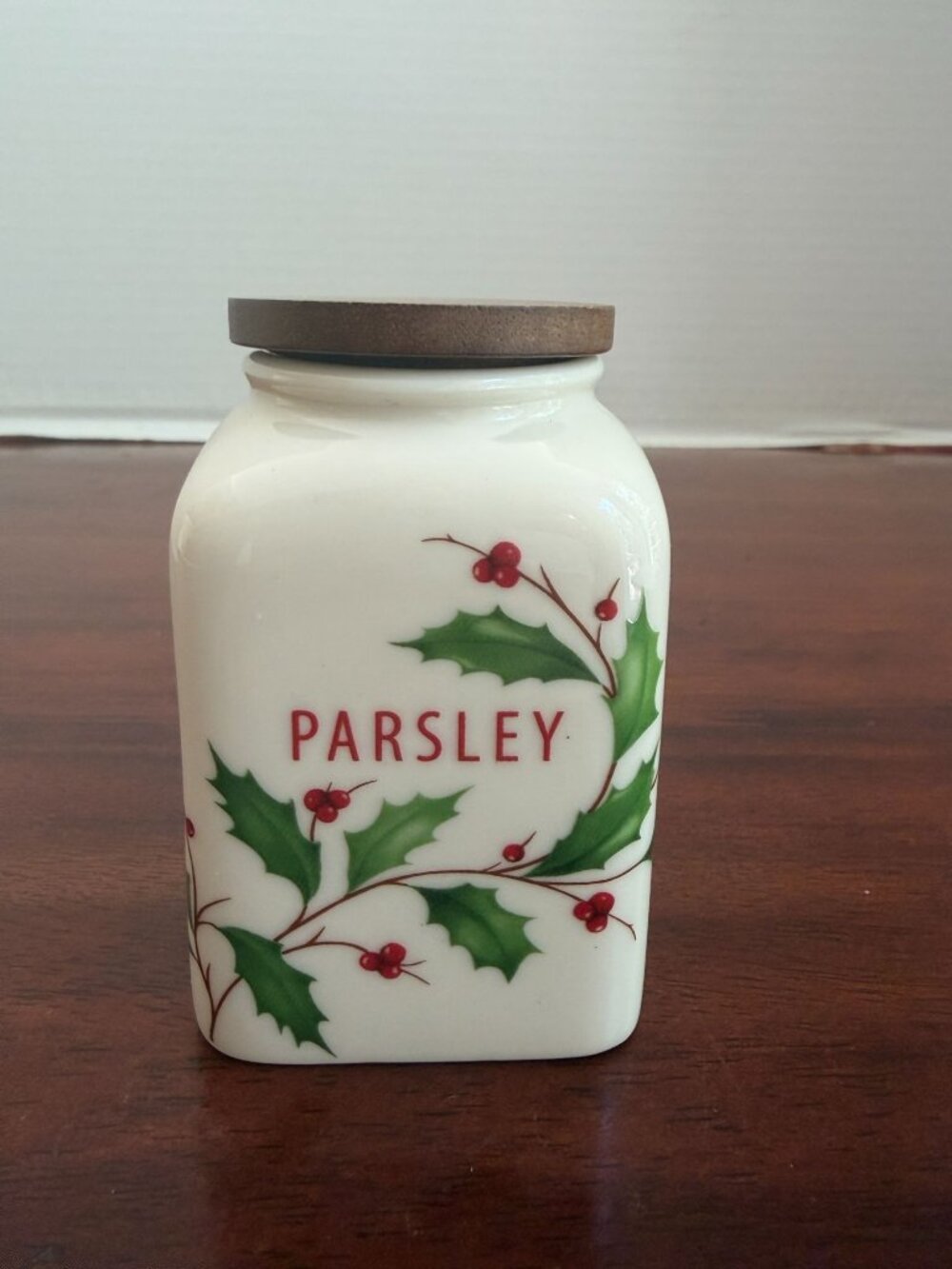 Lenox Holiday Porcelain 6 Ounce "Parsley" Spice Jar with a Rustic Acacia Wood Li